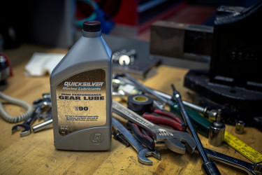 Quicksilver High Performance Getriebeöl 1l Kunststoffflasche 8M0219575